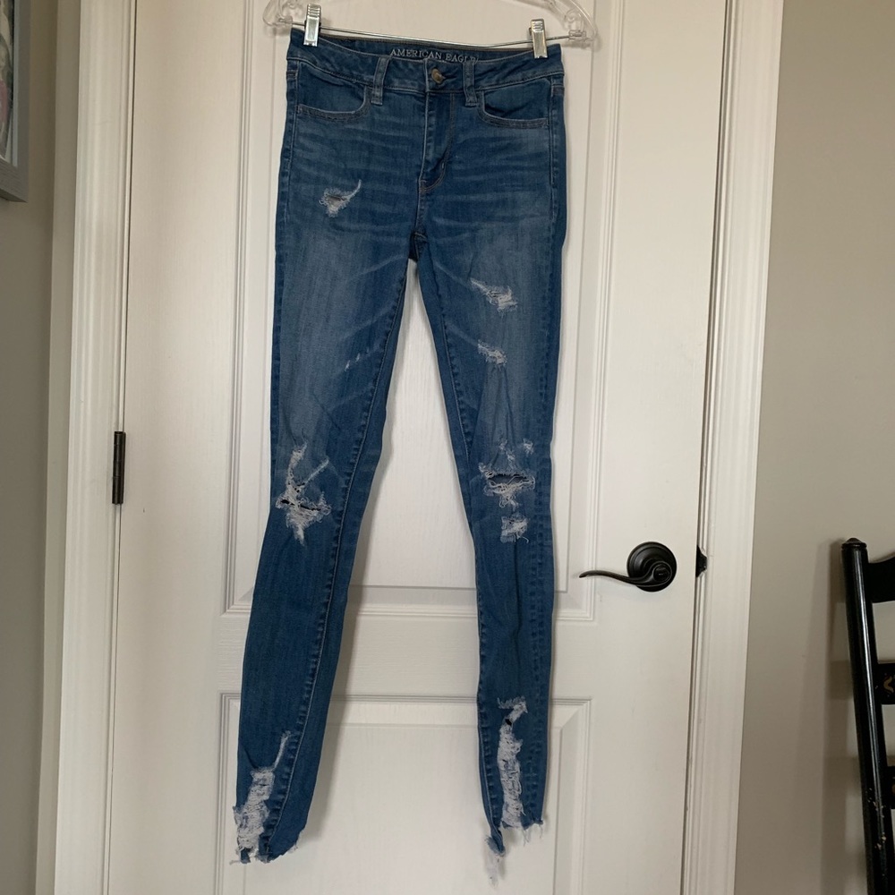 Distressed jeggings
